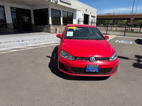Used 2015 Volkswagen Golf 4-Door FWD image 18