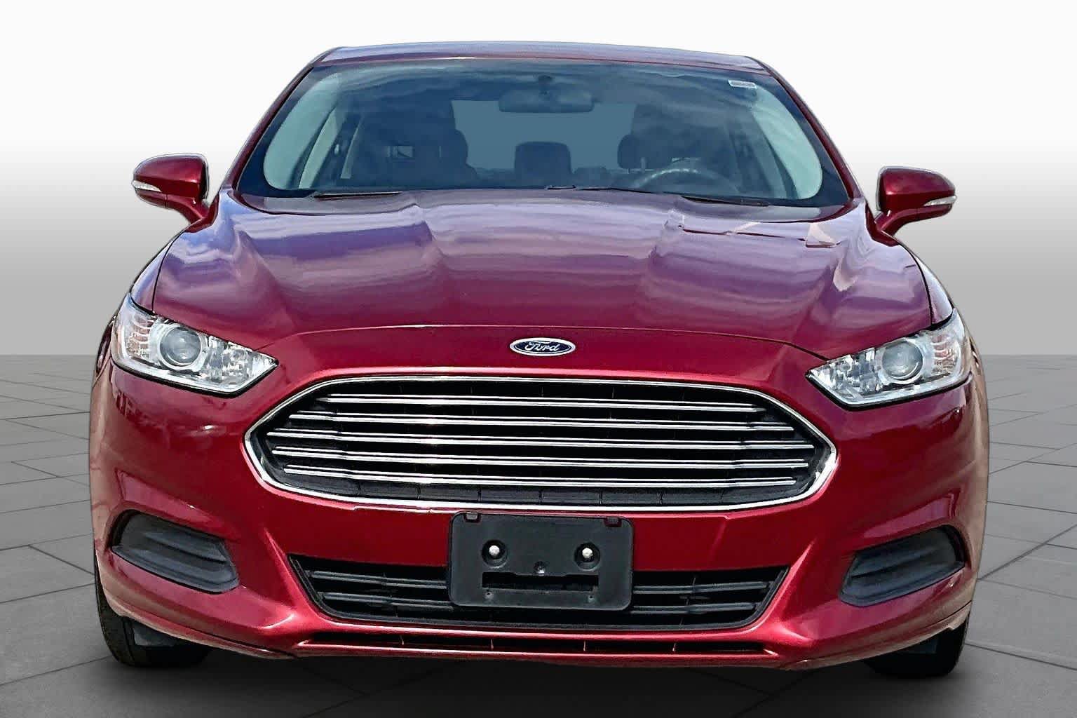 Used 2016 Ford Fusion SE FWD image 4