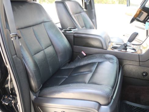 Used 2014 Lincoln Navigator 2WD image 26
