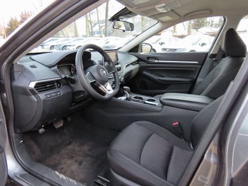 Used 2022 Nissan Altima 2.5 SV image 2