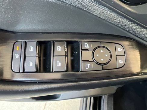 Used 2023 Nissan Rogue S AWD/4WD image 44