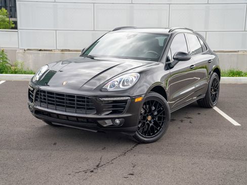 Used 2018 Porsche Macan AWD/4WD image 1