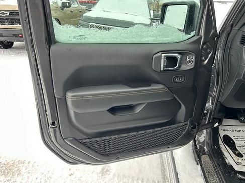 New 2026 Jeep Wrangler Unlimited Sahara AWD/4WD image 10
