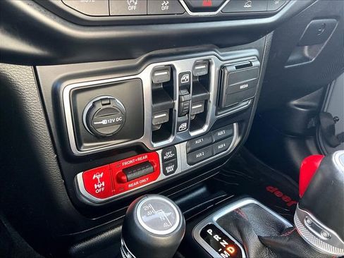 Used 2021 Jeep Wrangler Unlimited Rubicon w/ Dual Top Group AWD/4WD image 27