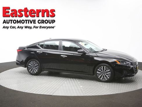 Used 2025 Nissan Altima 2.5 SV FWD image 46