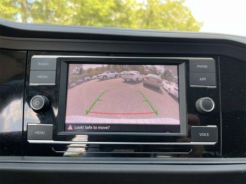 Used 2022 Volkswagen Jetta SE image 17