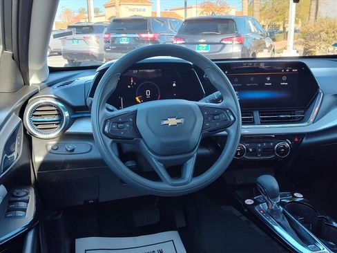 Certified 2025 Chevrolet Trax LT image 9