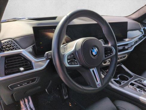 Used 2025 BMW X7 M60i image 10