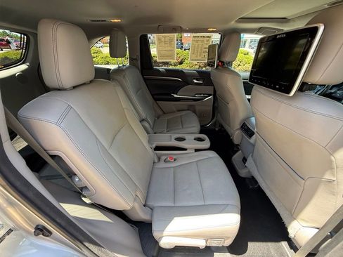 Used 2014 Toyota Highlander Limited FWD image 37