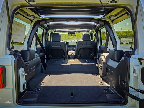 New 2026 Jeep Wrangler Unlimited Sahara AWD/4WD image 34