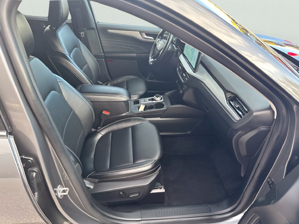 Used 2025 Ford Escape Platinum AWD/4WD image 25