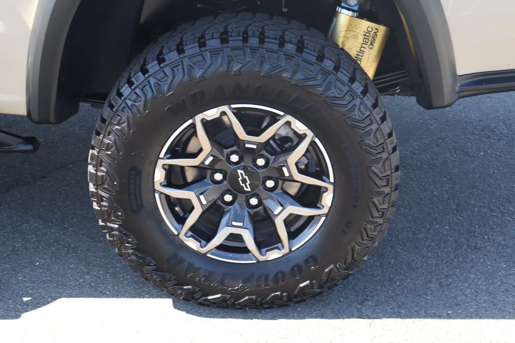 Used 2024 Chevrolet Colorado ZR2 w/ ZR2 Convenience Package III AWD/4WD image 13