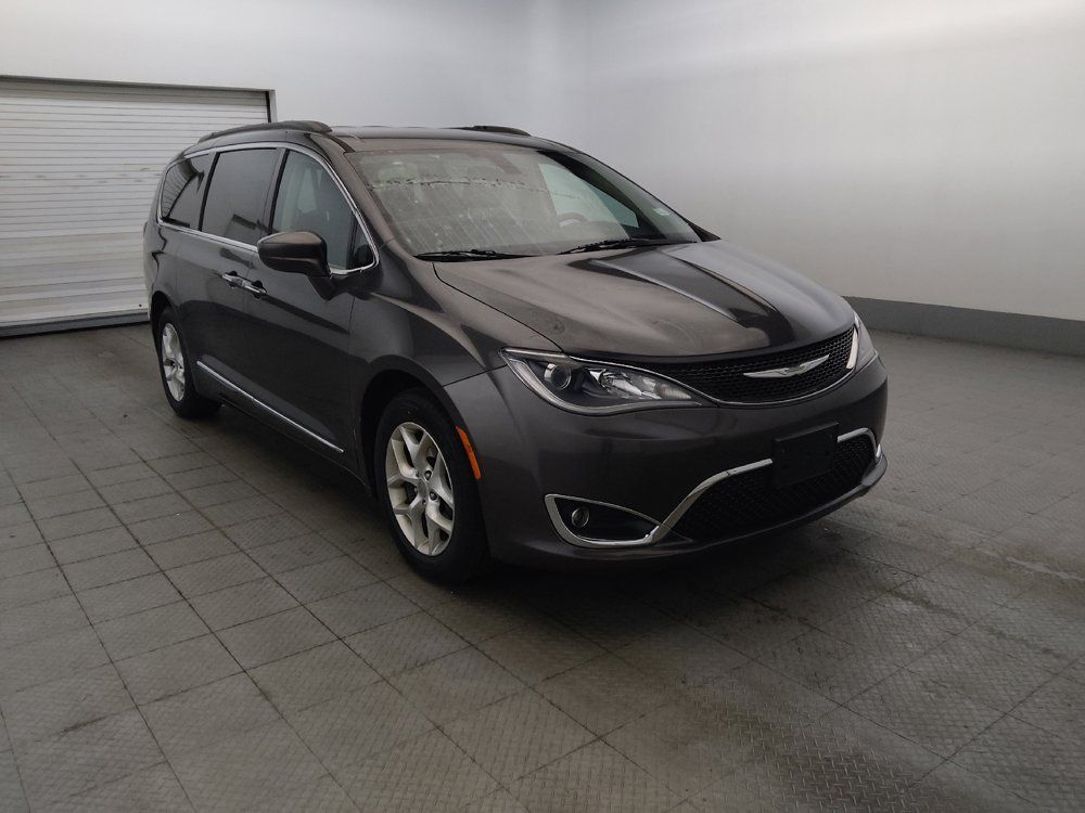 Used 2017 Chrysler Pacifica Touring-L w/ Tire & Wheel Group FWD image 13