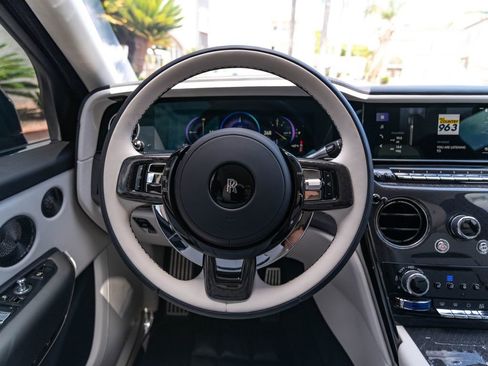 Used 2025 Rolls-Royce Cullinan Black Badge AWD/4WD image 16