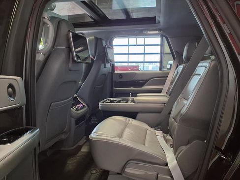 Used 2019 Lincoln Navigator L Reserve image 17