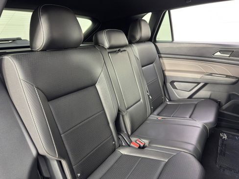 Used 2023 Volkswagen Atlas Cross Sport SE w/ Black Wheel Package image 36