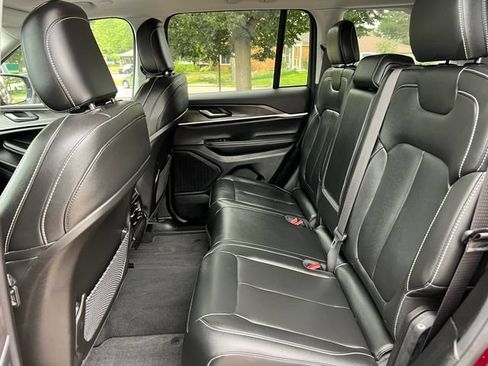 Used 2023 Jeep Grand Cherokee Limited AWD/4WD image 5