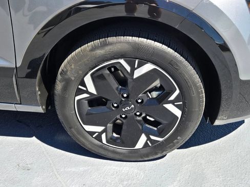 Used 2024 Kia Niro Wind w/ Wind Preserve Package FWD image 9