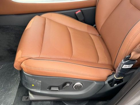 Used 2026 Genesis GV70 2.5T Advanced image 10