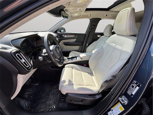 Used 2020 Volvo XC40 T5 Inscription w/ Protection Package image 2