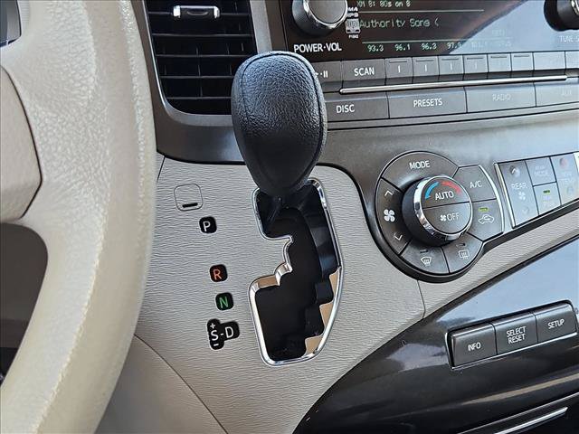 Used 2014 Toyota Sienna LE FWD image 12