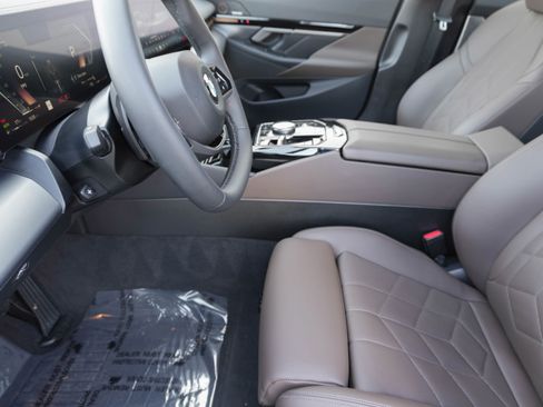 Certified 2025 BMW 530i xDrive w/ Premium Package image 11