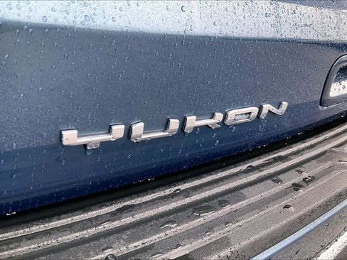 Used 2025 GMC Yukon XL Elevation image 29