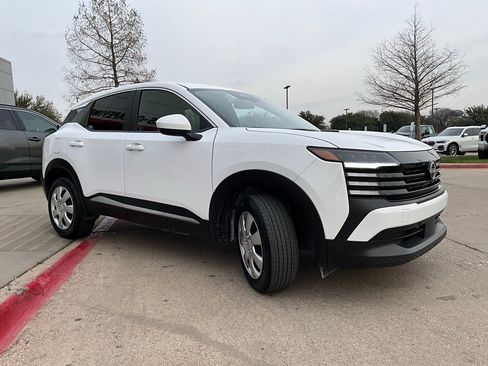 Used 2025 Nissan Kicks SV image 5