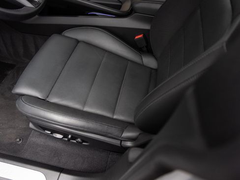 Used 2025 Porsche Macan Electric image 21