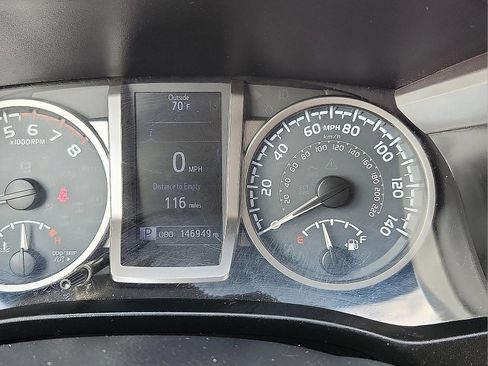 Used 2018 Toyota Tacoma SR5 RWD image 26
