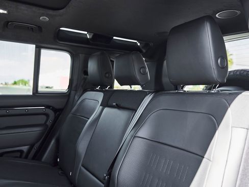 Used 2026 Land Rover Defender 110 OCTA AWD/4WD image 38