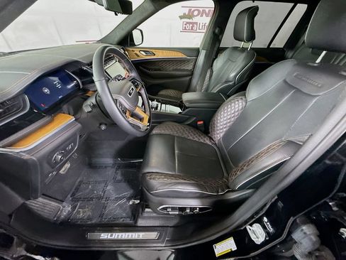 Used 2023 Jeep Grand Cherokee Summit AWD/4WD image 26