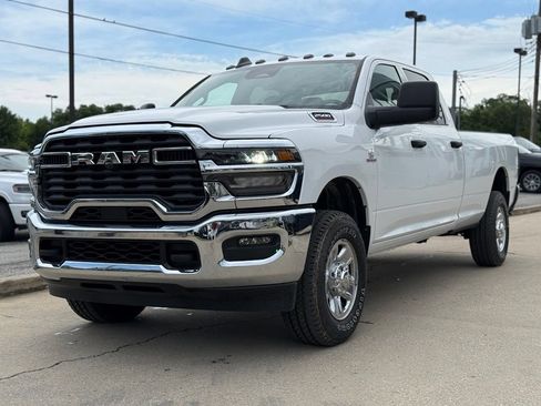 Used 2026 RAM 2500 Tradesman w/ Chrome Appearance Group AWD/4WD image 2