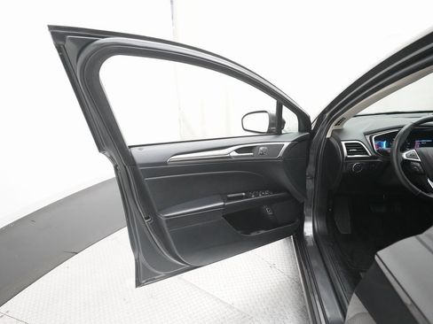 Used 2020 Ford Fusion SEL image 29