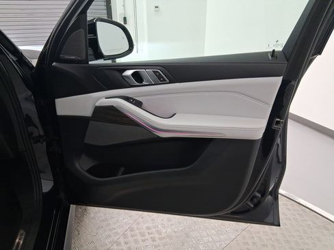 Used 2024 BMW X5 xDrive40i w/ M Sport Package image 33