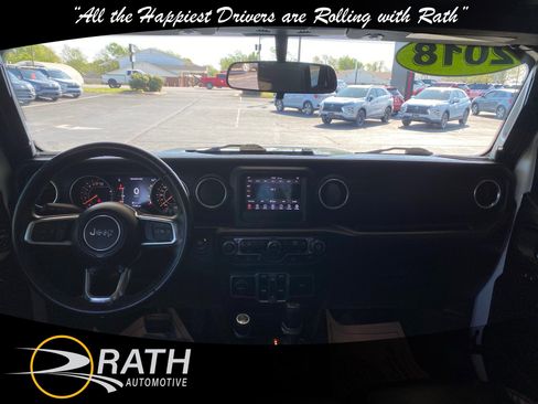 Used 2018 Jeep Wrangler Unlimited Sahara AWD/4WD image 16