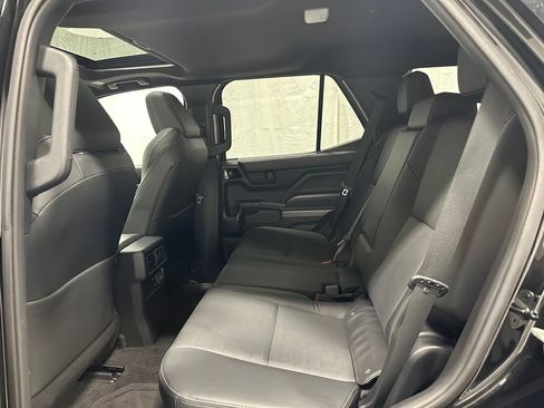 Used 2025 Toyota 4Runner TRD Off-Road Premium AWD/4WD image 47