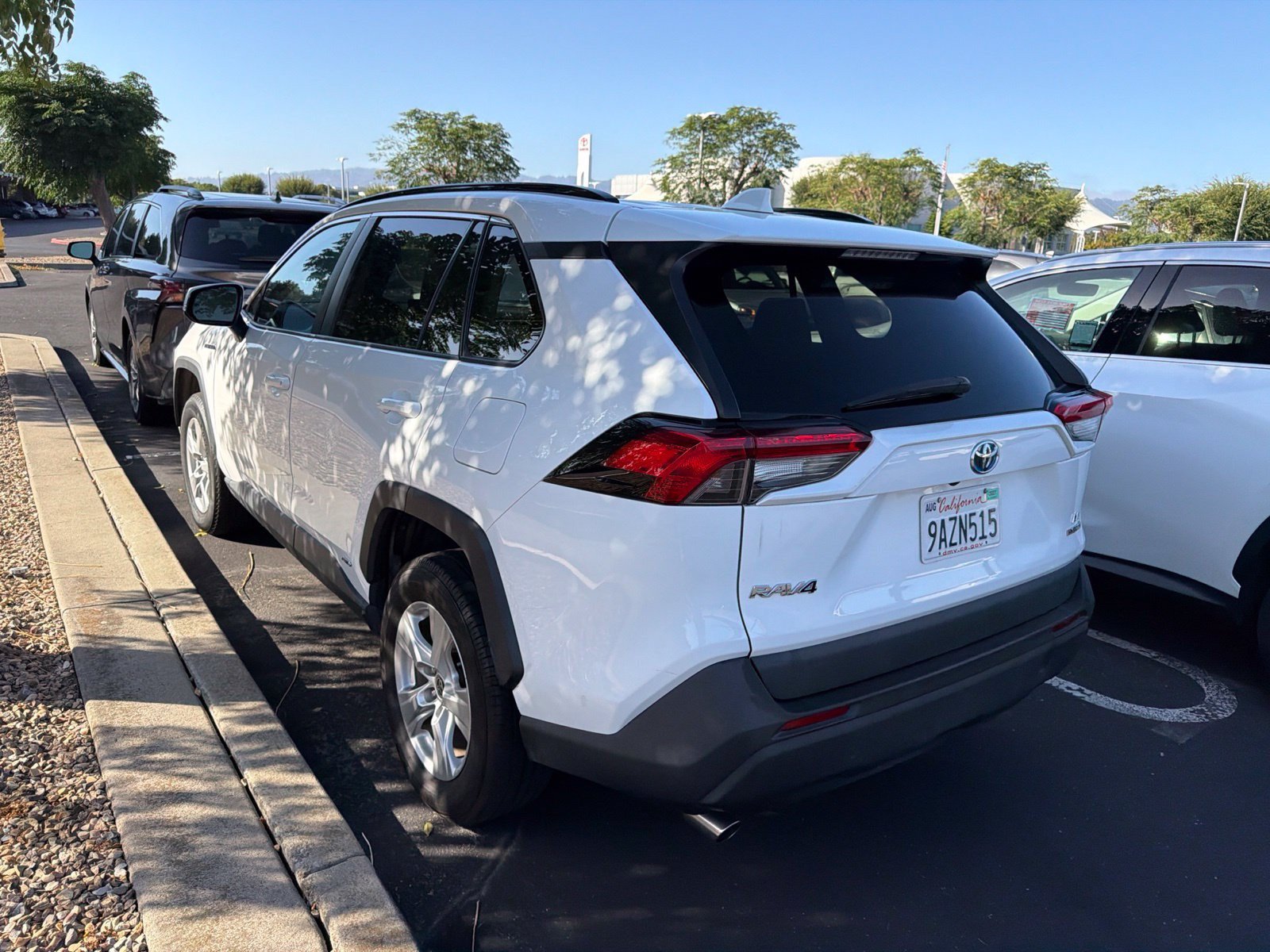 Certified 2021 Toyota RAV4 LE AWD/4WD image 4