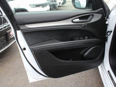 Used 2023 Alfa Romeo Stelvio Veloce image 21