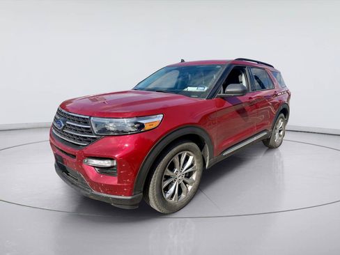 Used 2023 Ford Explorer XLT w/ Equipment Group 202A RWD image 9
