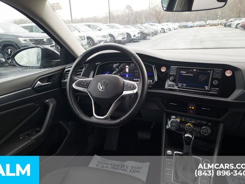 Used 2024 Volkswagen Jetta SE FWD image 21