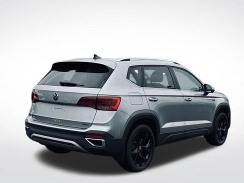 Used 2022 Volkswagen Taos SE w/ Driver Assistance Package AWD/4WD image 6
