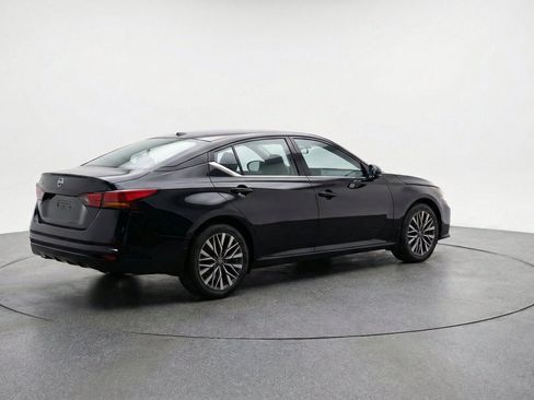 Used 2025 Nissan Altima 2.5 SV FWD image 9