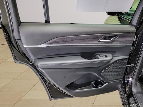 Used 2023 Jeep Grand Cherokee L Limited image 24