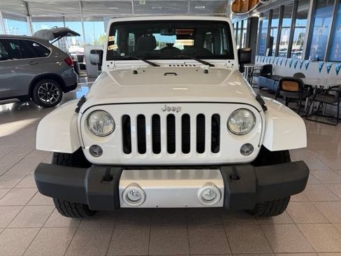 Used 2014 Jeep Wrangler Unlimited Sahara w/ Connectivity Group AWD/4WD image 7