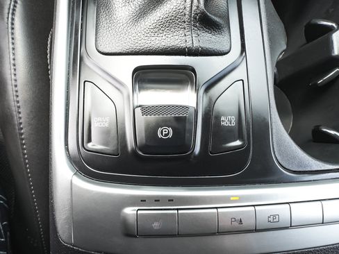 Used 2025 Kia Carnival FWD image 25