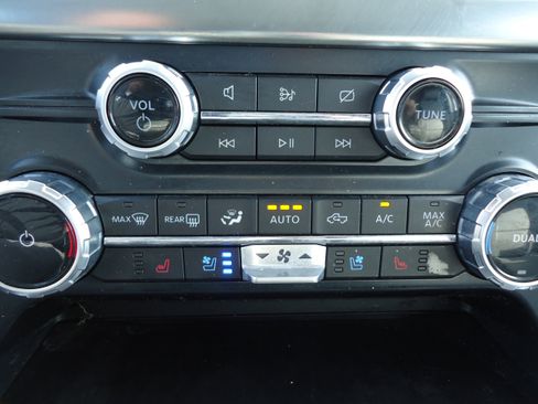 Used 2023 Ford F150 Lariat w/ Equipment Group 502A High image 27