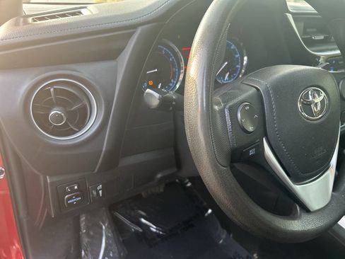 Used 2018 Toyota Corolla LE image 7