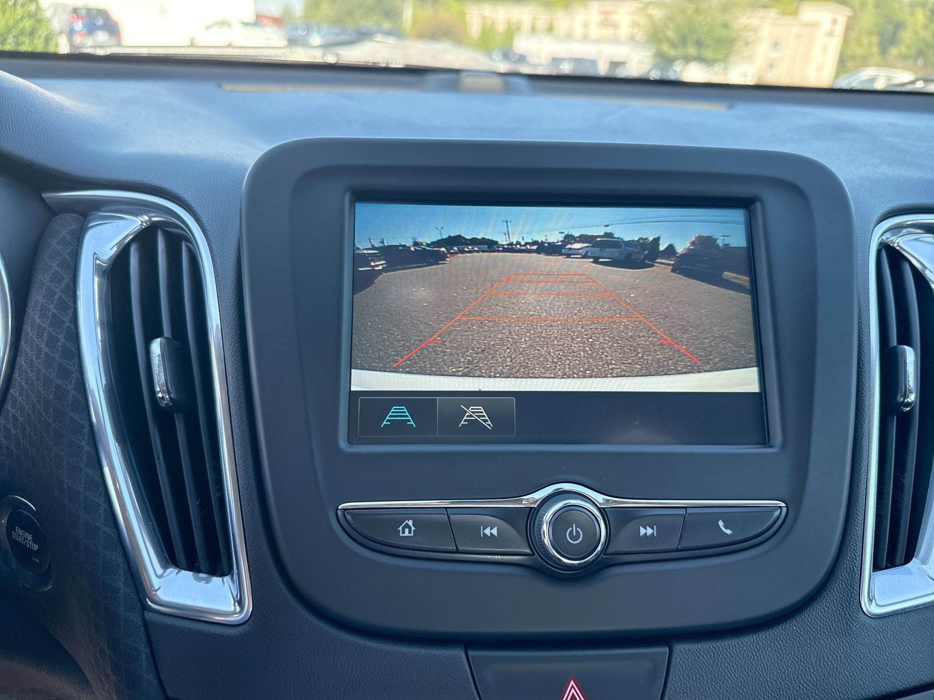Used 2018 Chevrolet Malibu LT FWD image 12