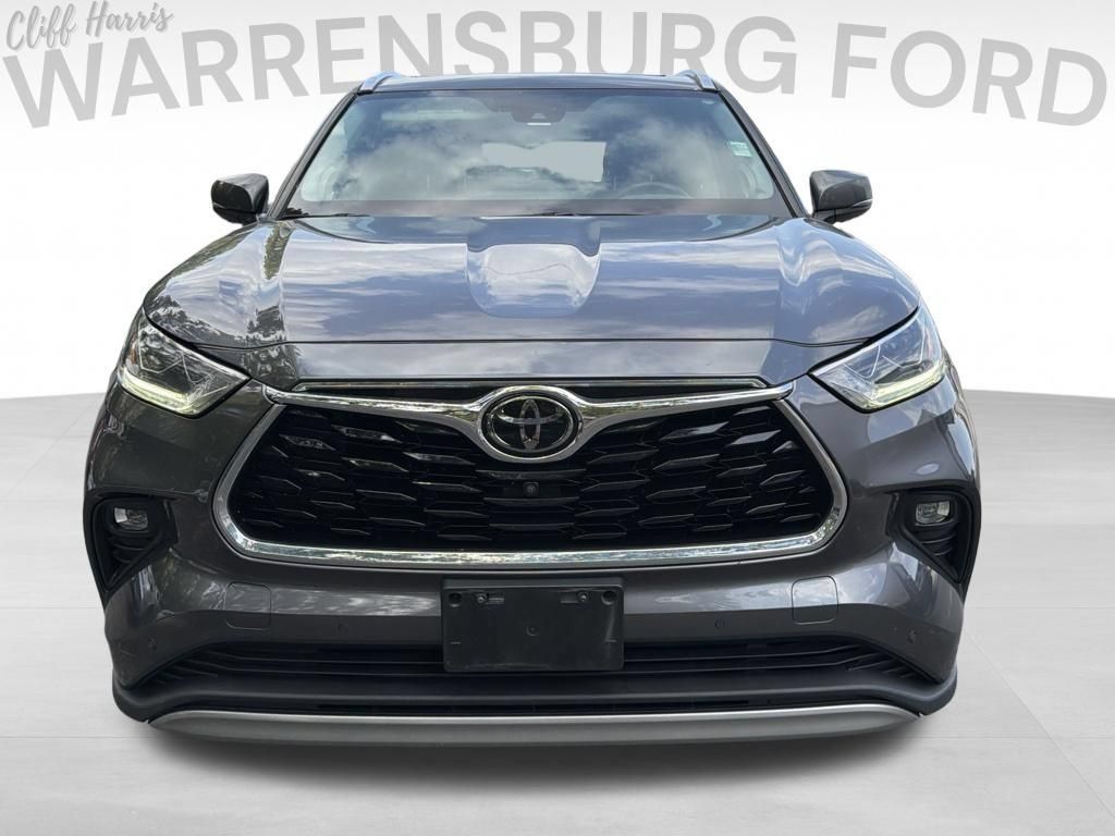 Used 2021 Toyota Highlander Platinum AWD/4WD image 2